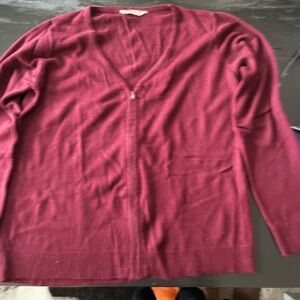 Wine colored Soft and comfy lightweight sweater with zipper